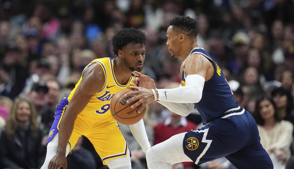 板不起眼 板不起眼