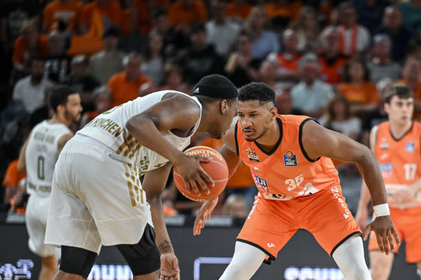 让贝恩陷入 让贝恩陷入